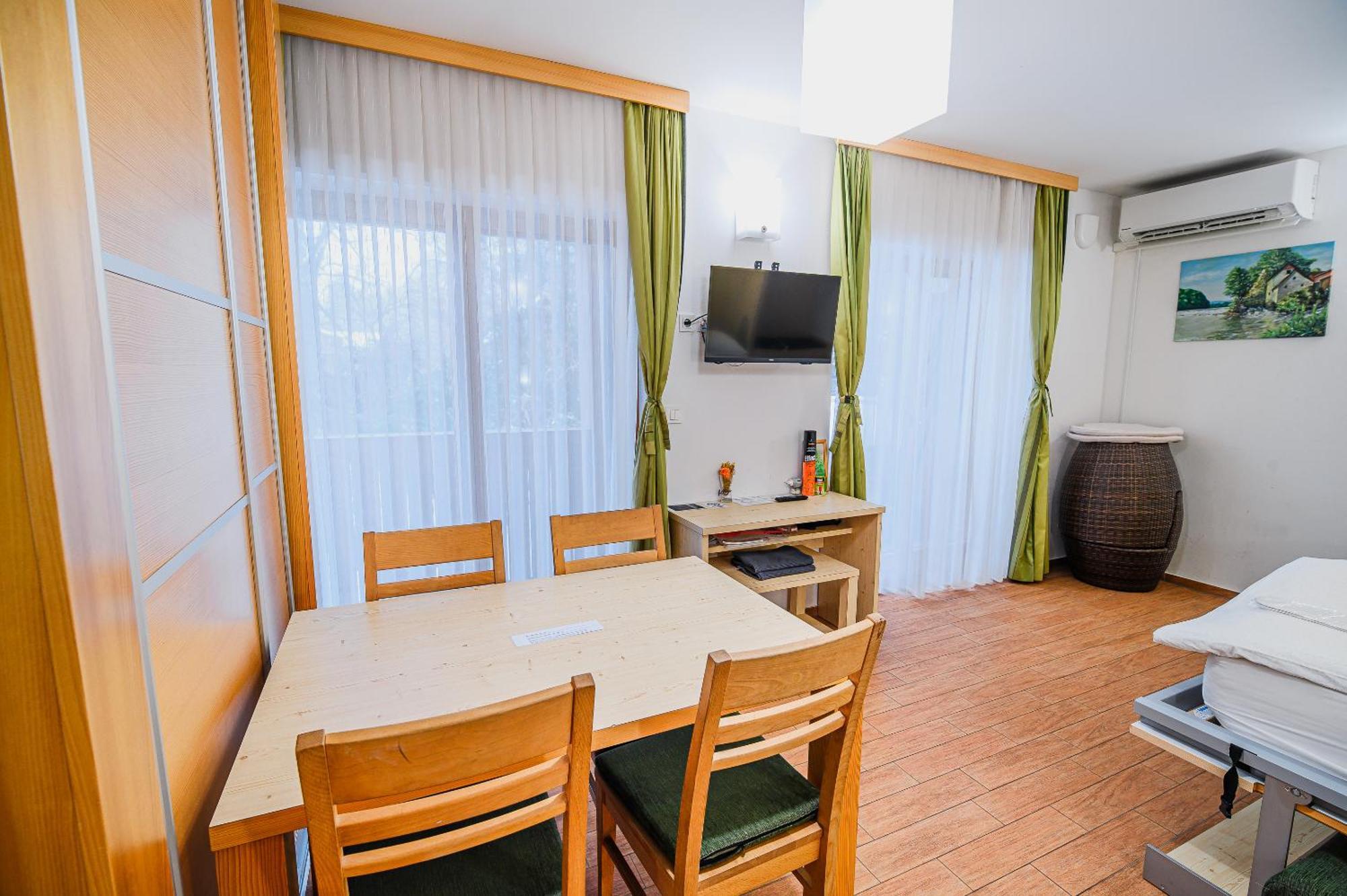 Apartments Maleric With Indoor Pool And Wellness Dragatuš Kamer foto