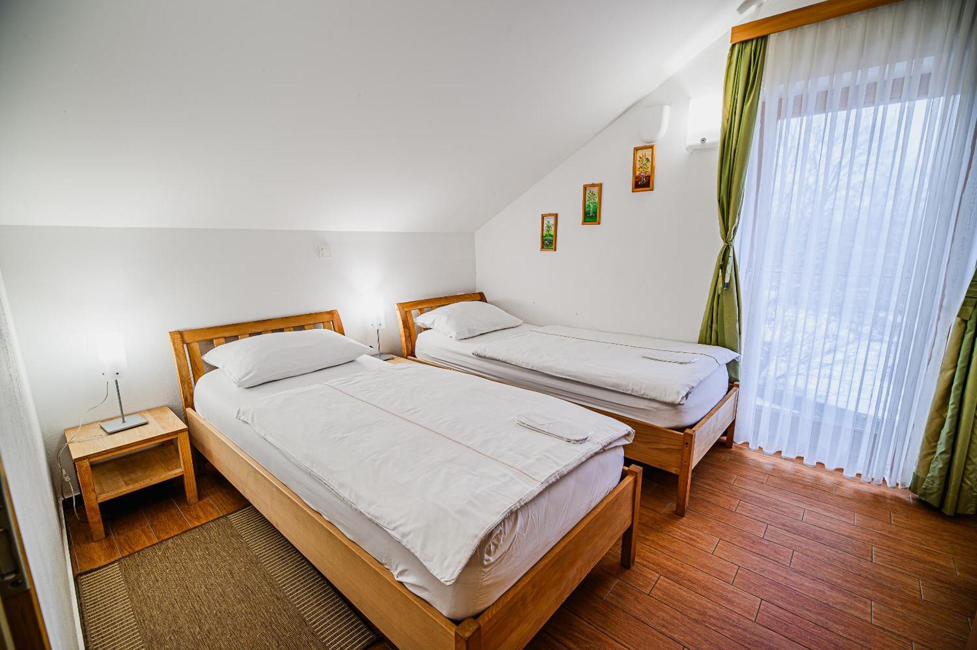 Apartments Maleric With Indoor Pool And Wellness Dragatuš Buitenkant foto