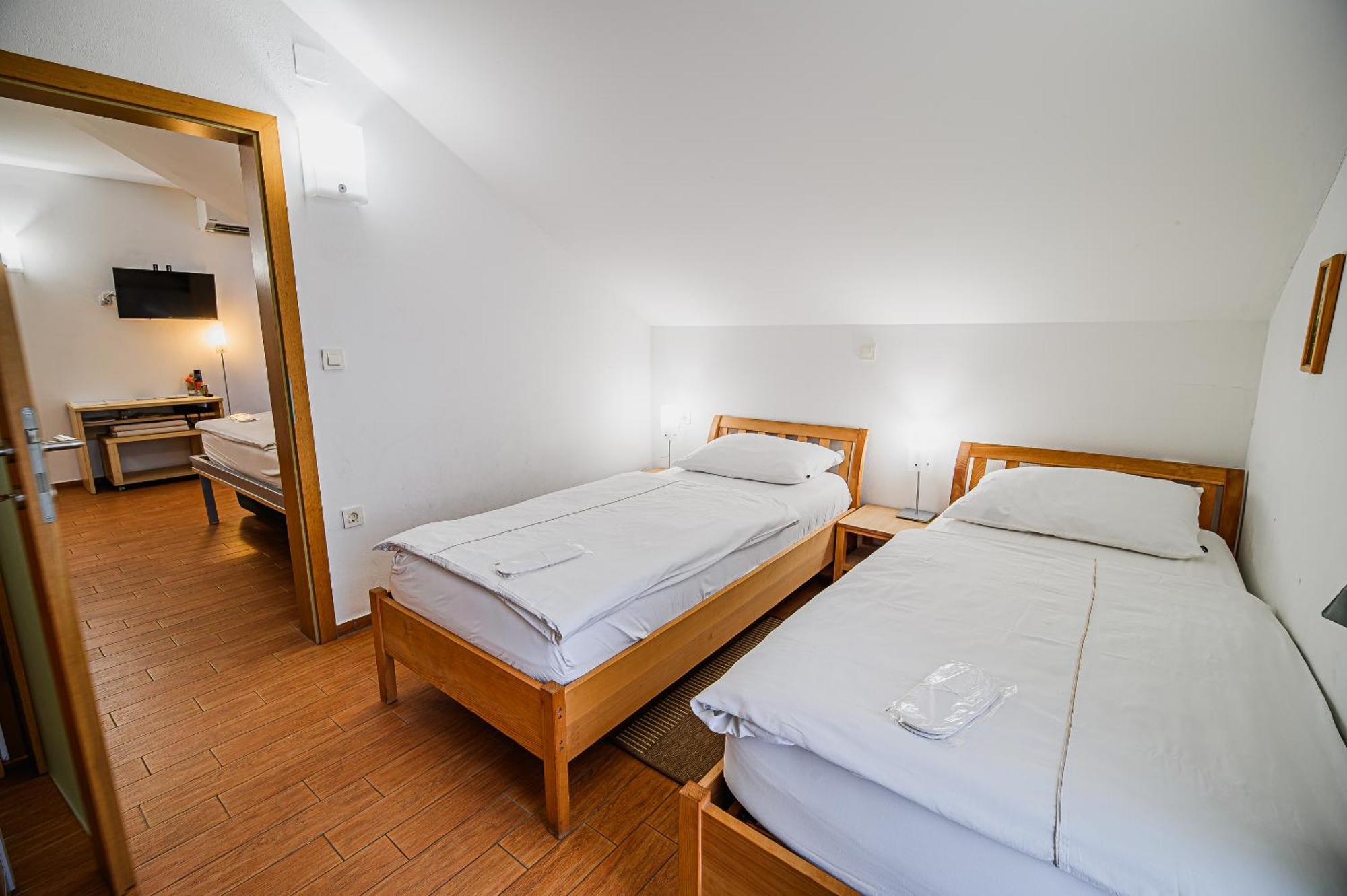 Apartments Maleric With Indoor Pool And Wellness Dragatuš Kamer foto